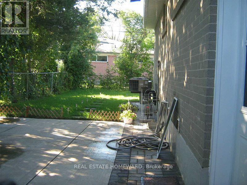 Main - 218 Alsace Road, Richmond Hill, Ontario  L4C 2W8 - Photo 11 - N12482517