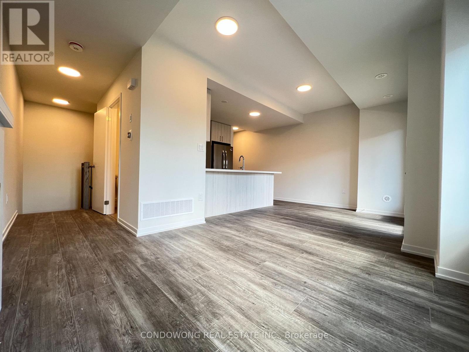 6 Matawin Lane, Richmond Hill, Ontario  L4B 0H8 - Photo 3 - N12482526
