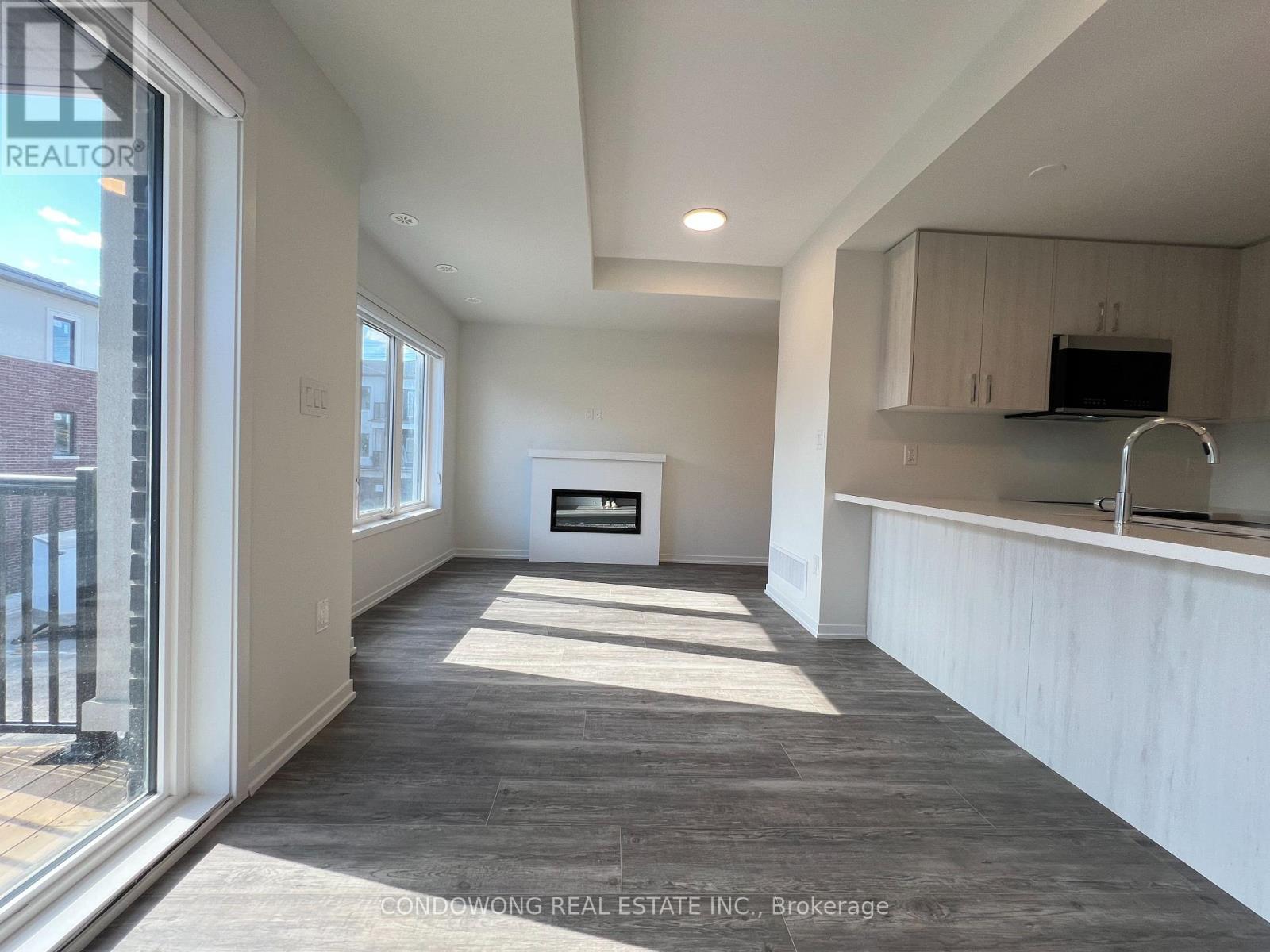6 Matawin Lane, Richmond Hill, Ontario  L4B 0H8 - Photo 4 - N12482526
