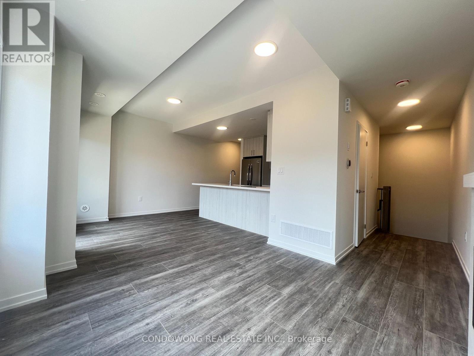 214 Matawin Lane, Richmond Hill, Ontario  L4B 0H8 - Photo 3 - N12482530
