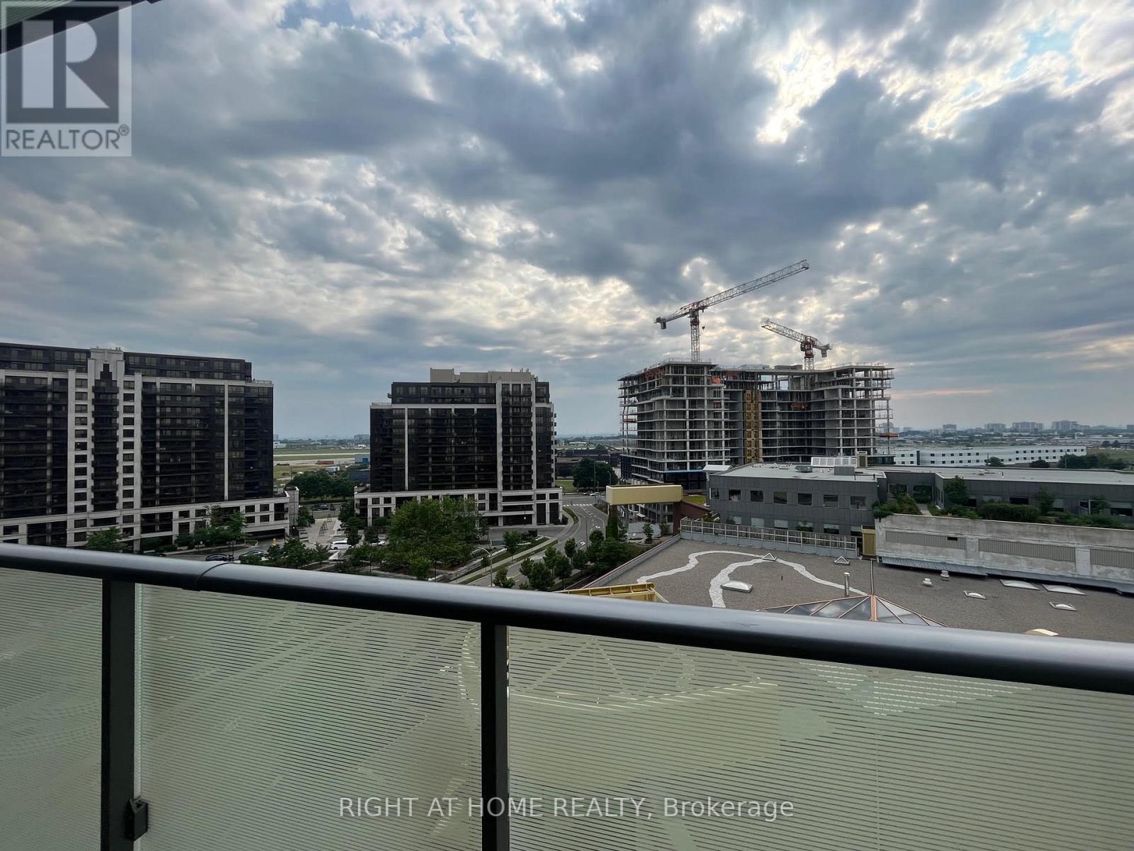 1014 - 10 De Boers Drive, Toronto, Ontario  M3J 0H1 - Photo 10 - W12482516