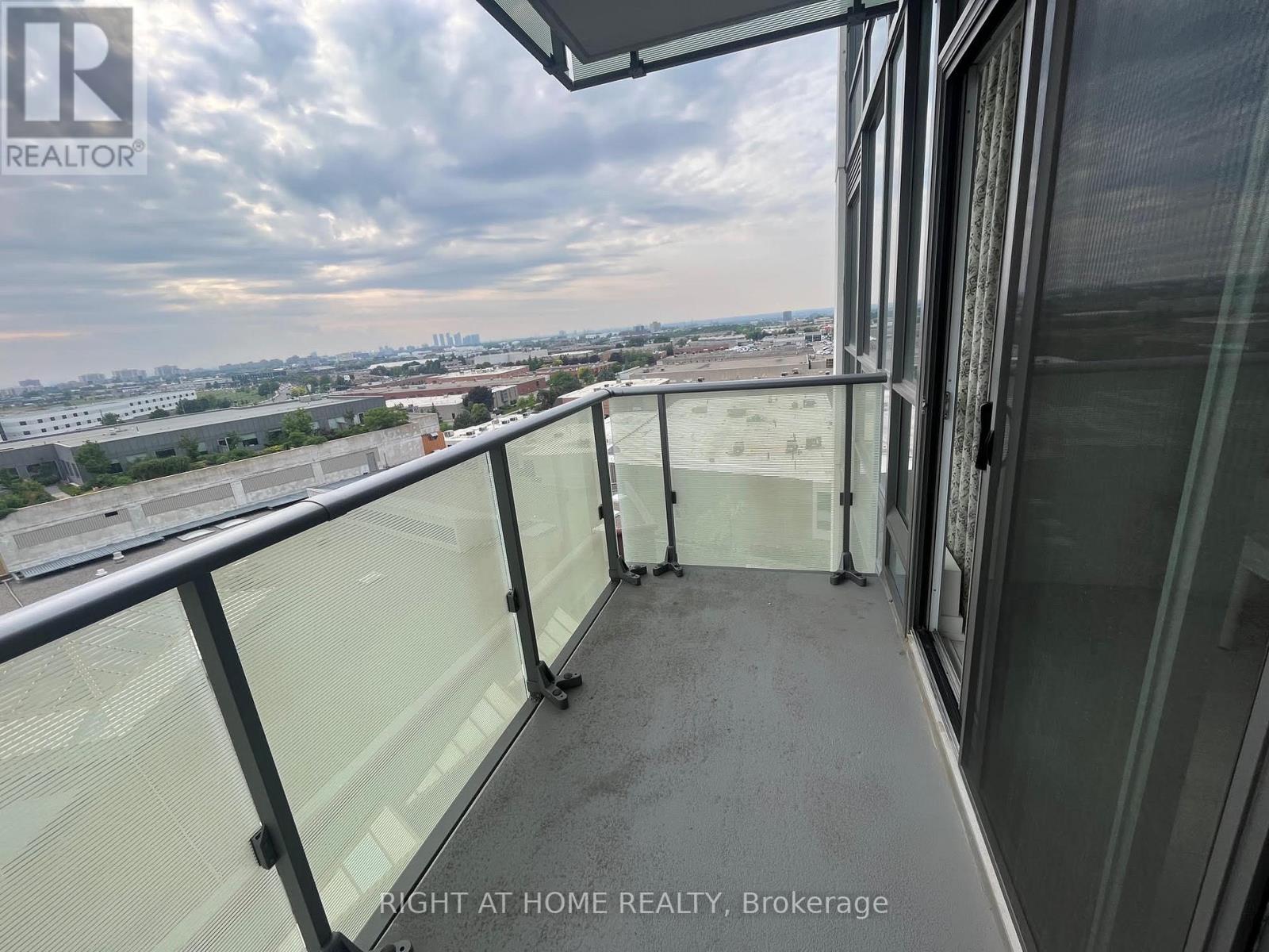 1014 - 10 De Boers Drive, Toronto, Ontario  M3J 0H1 - Photo 11 - W12482516