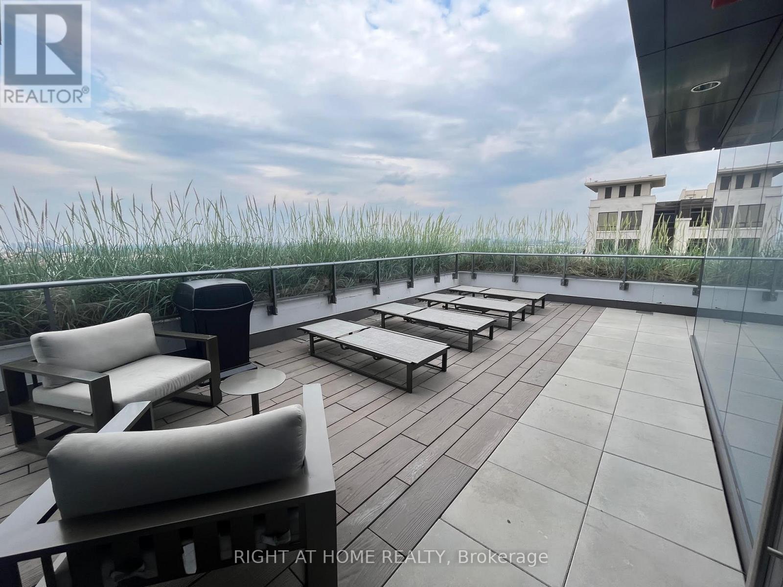 1014 - 10 De Boers Drive, Toronto, Ontario  M3J 0H1 - Photo 14 - W12482516