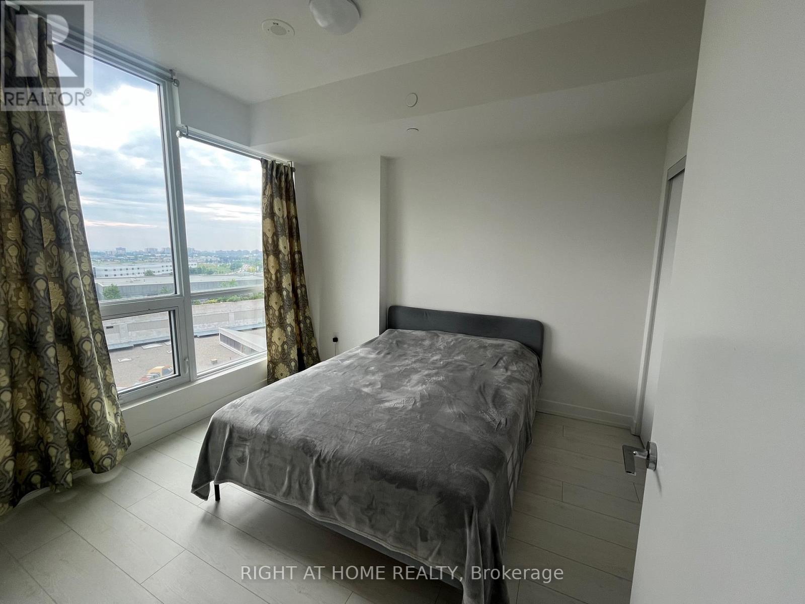 1014 - 10 De Boers Drive, Toronto, Ontario  M3J 0H1 - Photo 7 - W12482516