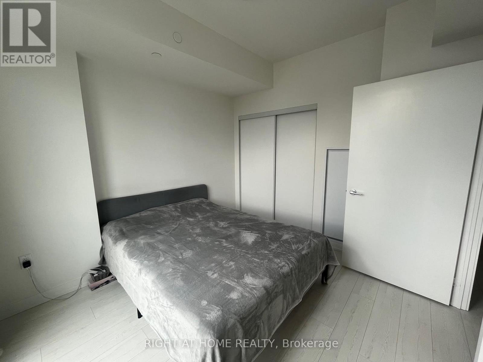 1014 - 10 De Boers Drive, Toronto, Ontario  M3J 0H1 - Photo 8 - W12482516