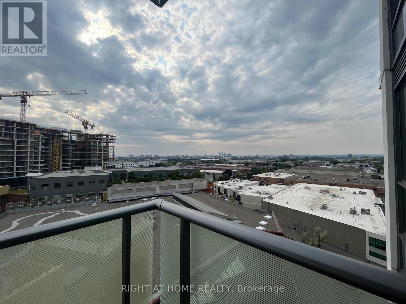 1014 - 10 De Boers Drive, Toronto, Ontario  M3J 0H1 - Photo 9 - W12482516