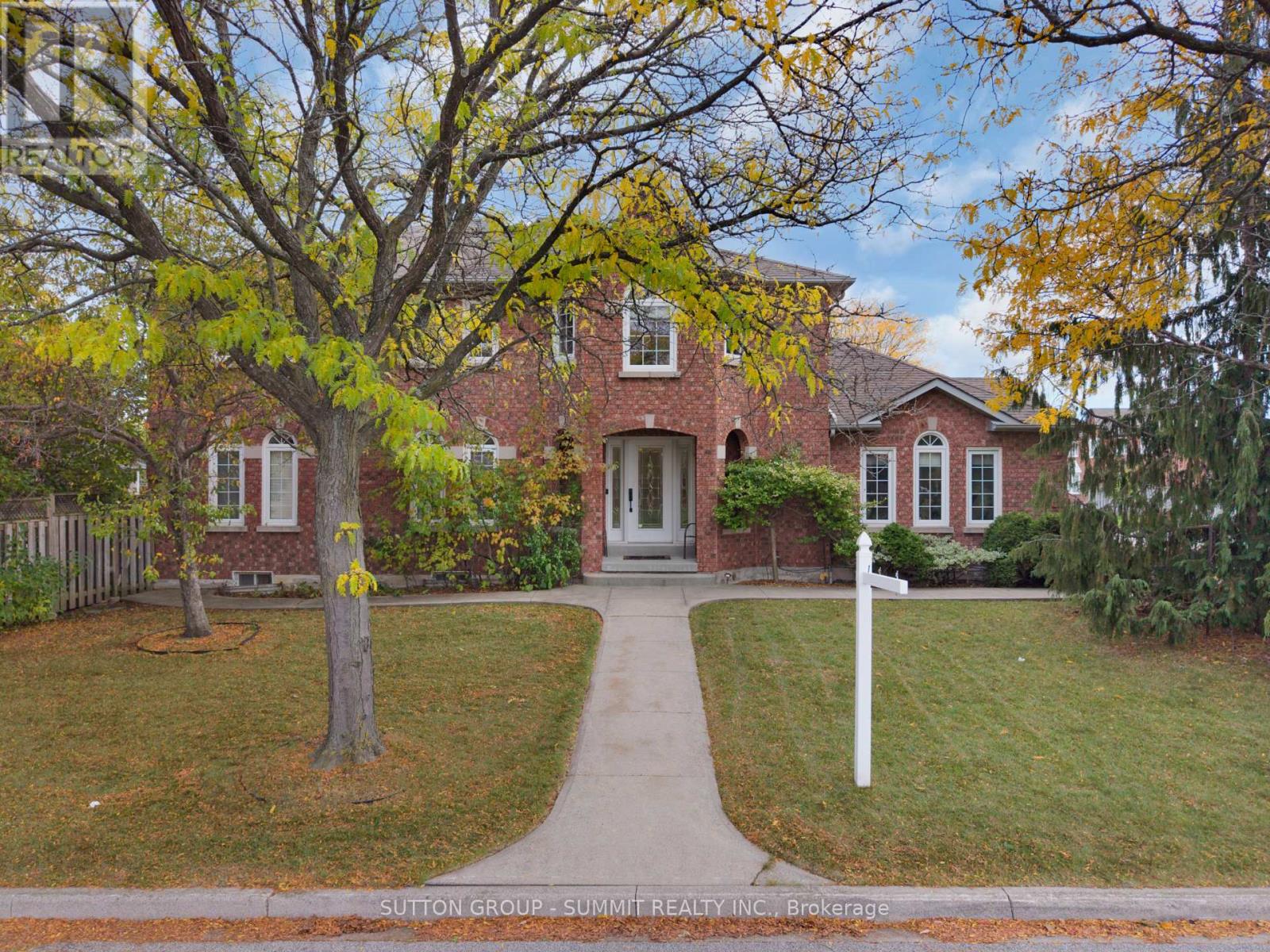 3353 Loyalist Drive, Mississauga, Ontario  L5L 5T9 - Photo 3 - W12482531
