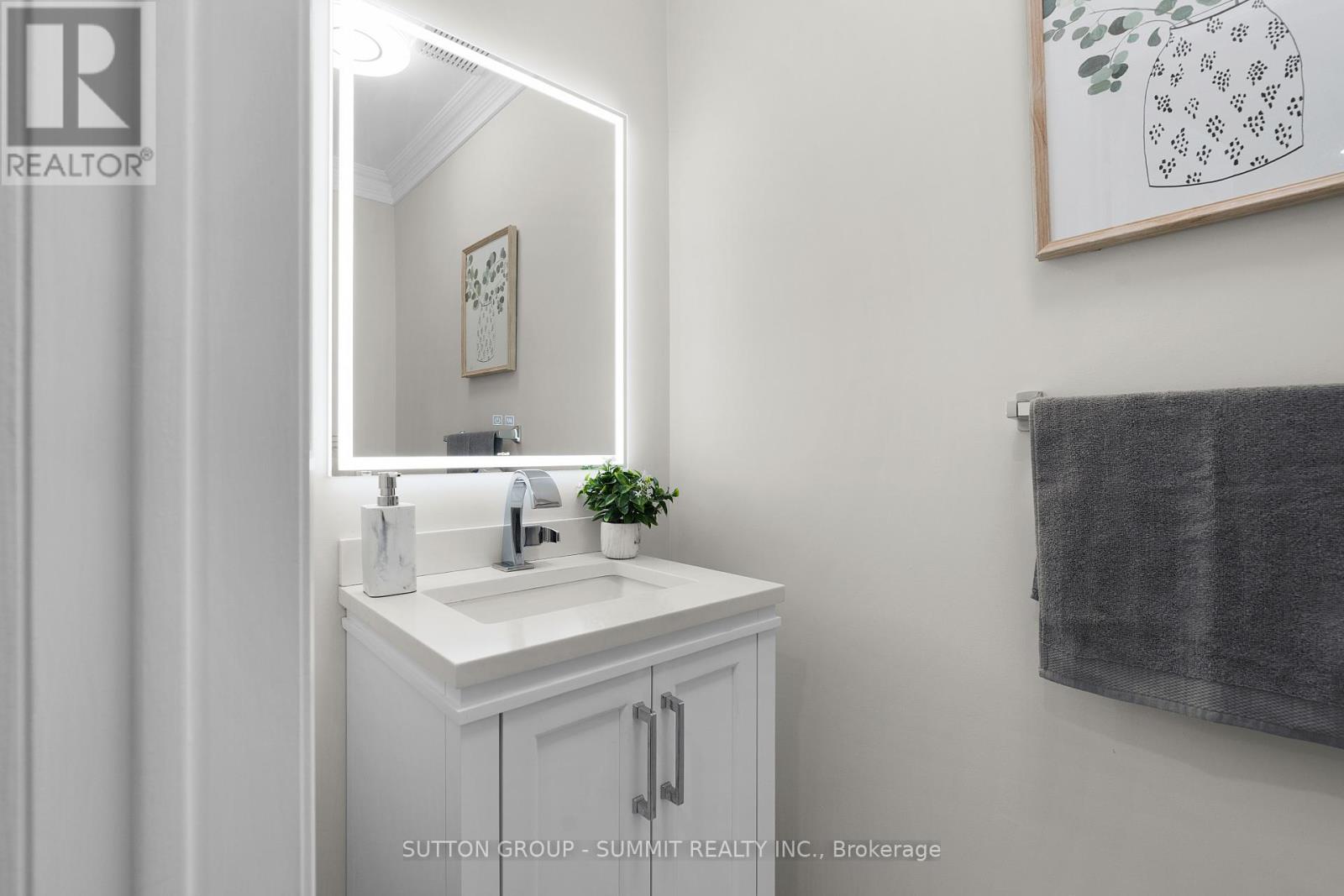 3353 Loyalist Drive, Mississauga, Ontario  L5L 5T9 - Photo 9 - W12482531