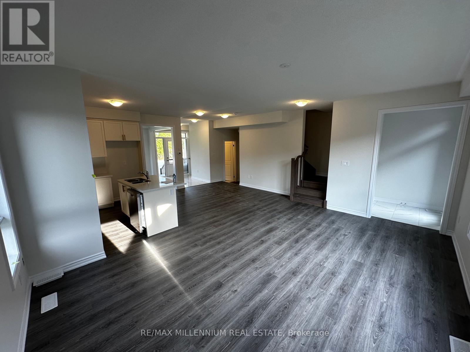 333 Lindsay Street N, Kawartha Lakes, Ontario  K9V 5V5 - Photo 12 - X12482523