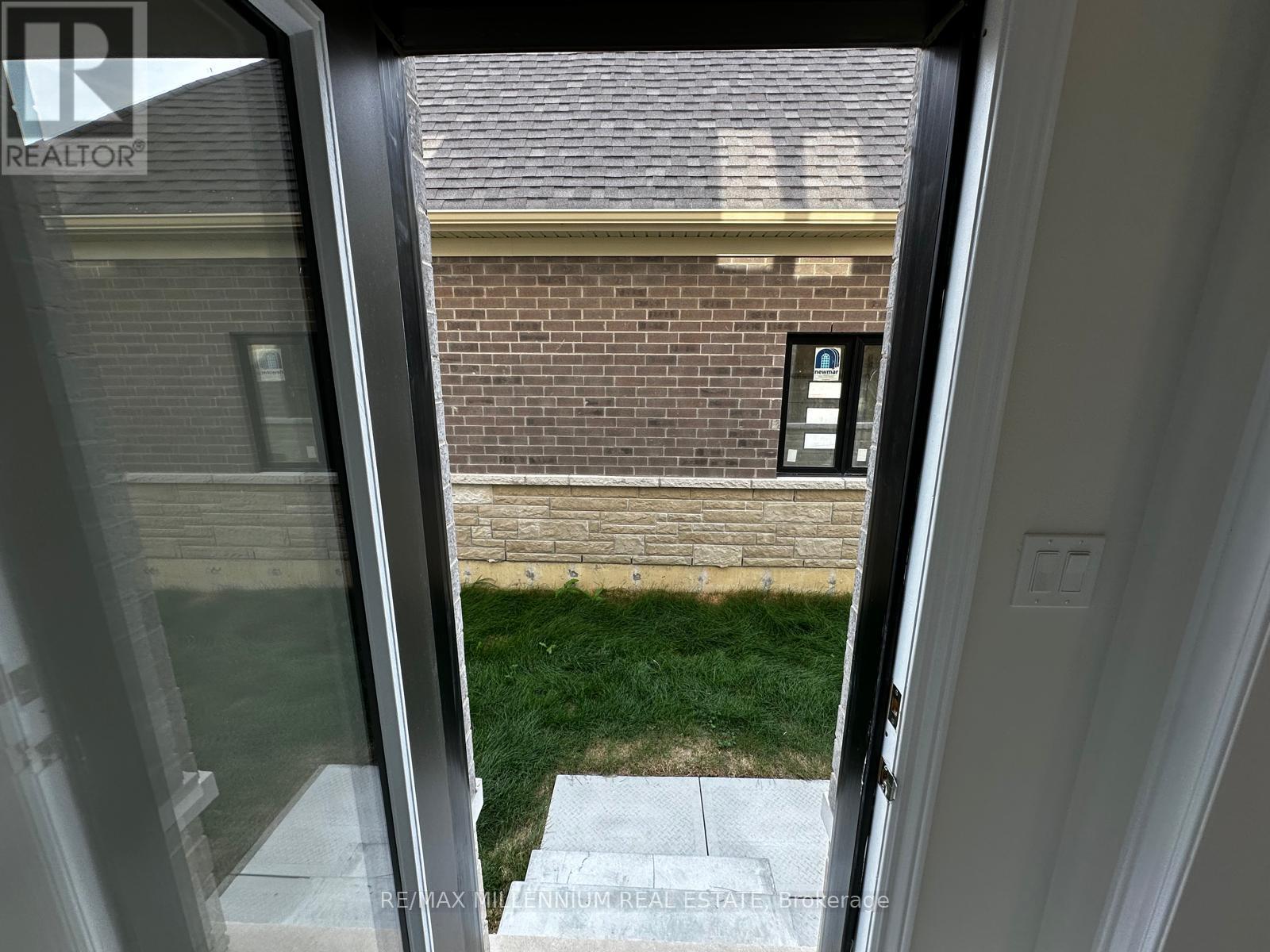 333 Lindsay Street N, Kawartha Lakes, Ontario  K9V 5V5 - Photo 14 - X12482523