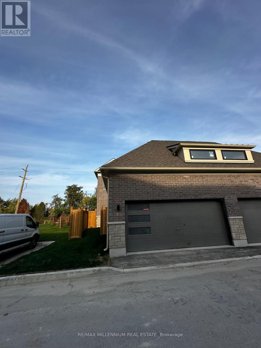 333 Lindsay Street N, Kawartha Lakes, Ontario  K9V 5V5 - Photo 4 - X12482523
