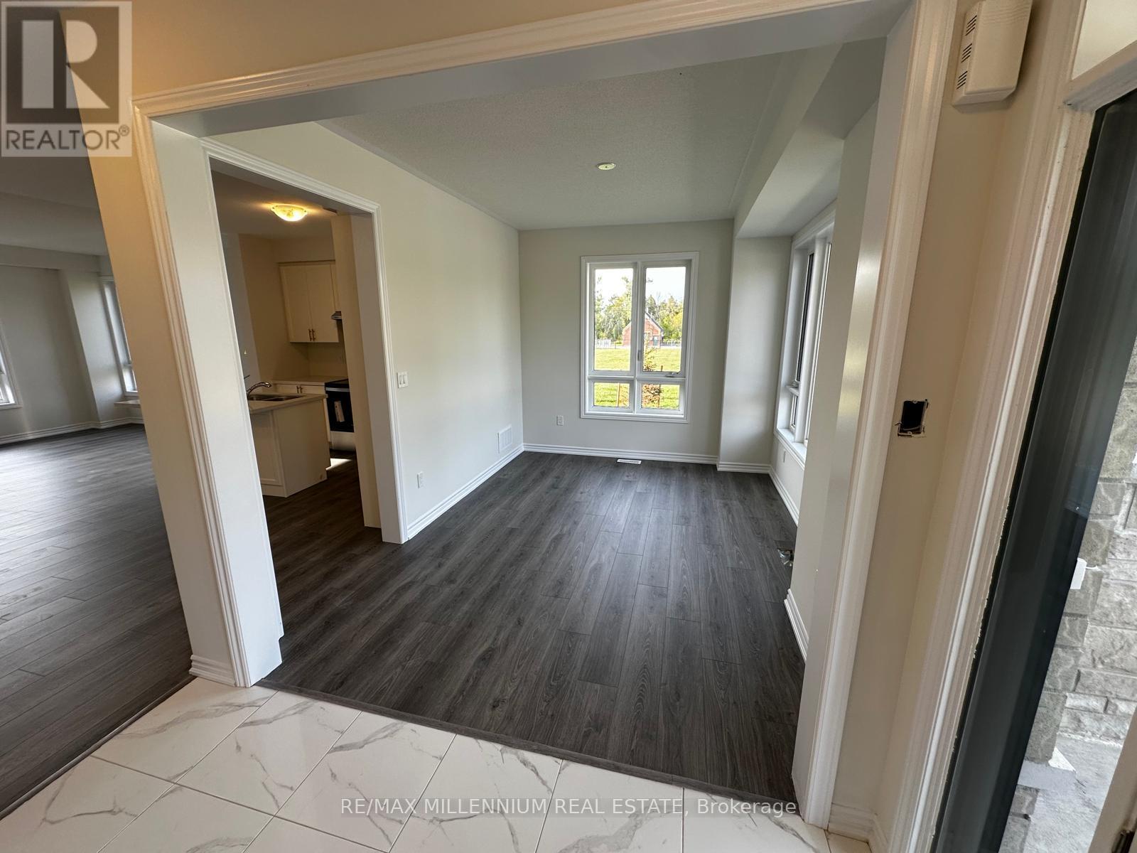 333 Lindsay Street N, Kawartha Lakes, Ontario  K9V 5V5 - Photo 7 - X12482523