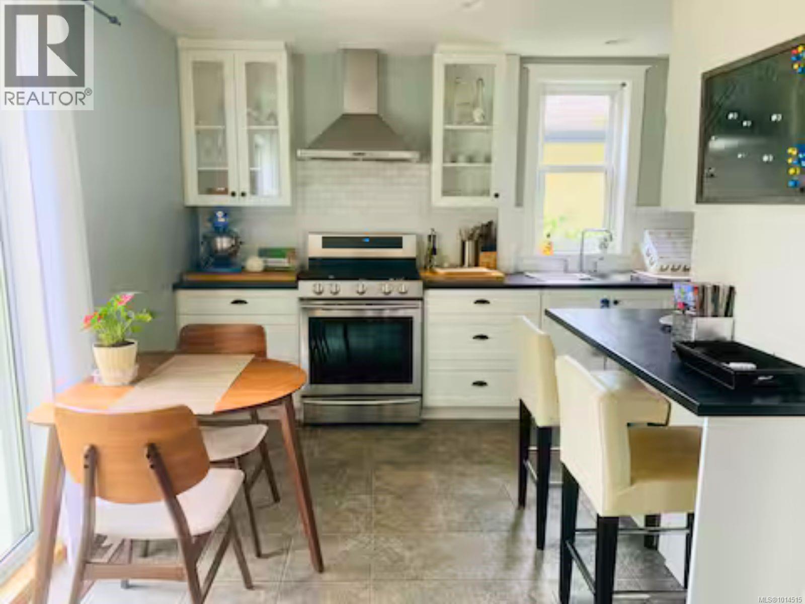 156 Joseph St, Victoria, British Columbia  V8S 3H5 - Photo 9 - 1014515