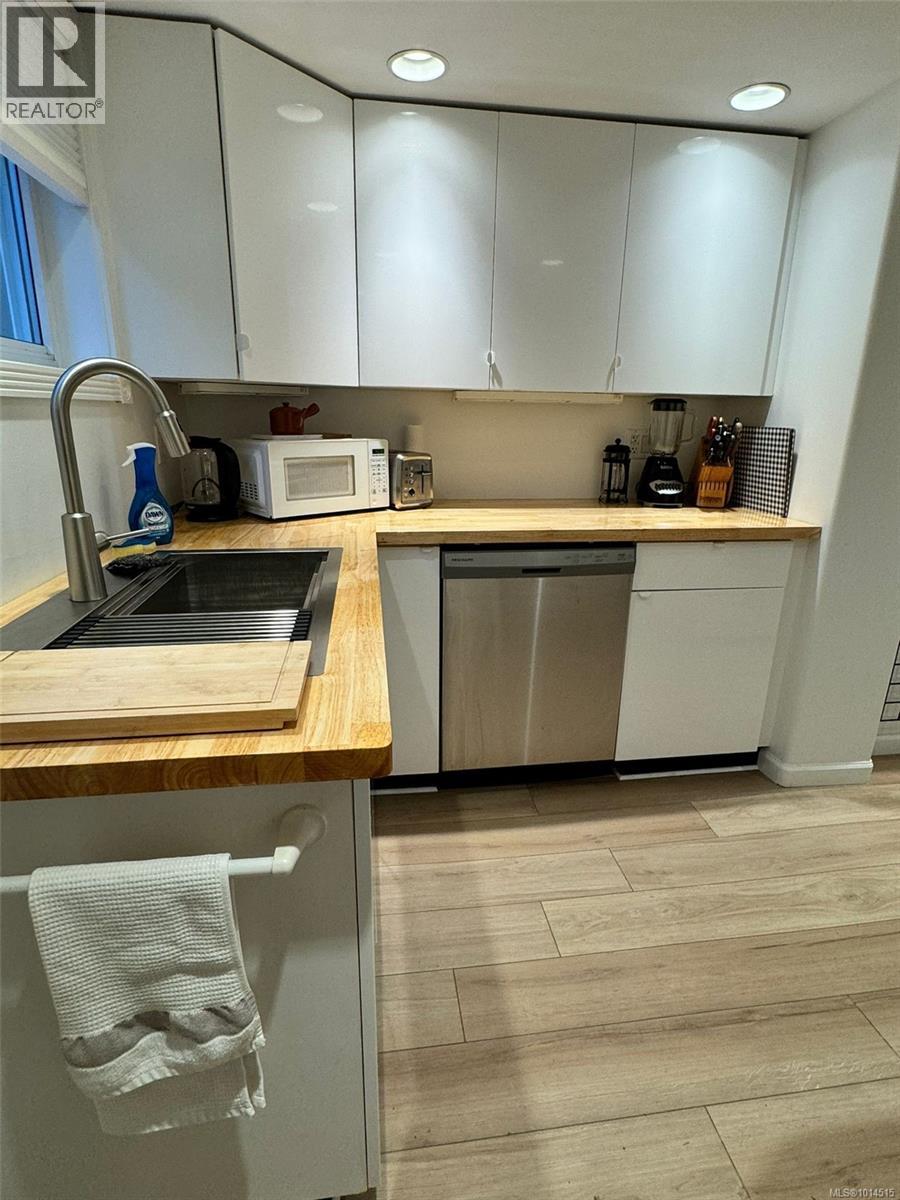 156 Joseph St, Victoria, British Columbia  V8S 3H5 - Photo 31 - 1014515