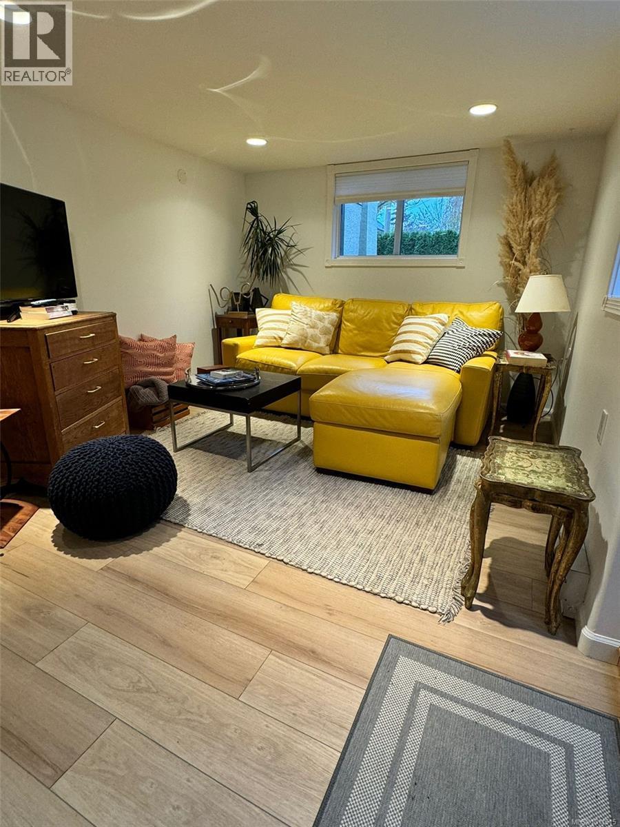 156 Joseph St, Victoria, British Columbia  V8S 3H5 - Photo 35 - 1014515