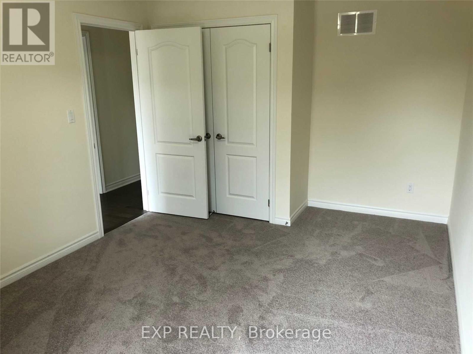 31 Walter Proctor Road, East Gwillimbury, Ontario  L9N 0P1 - Photo 16 - N12482534