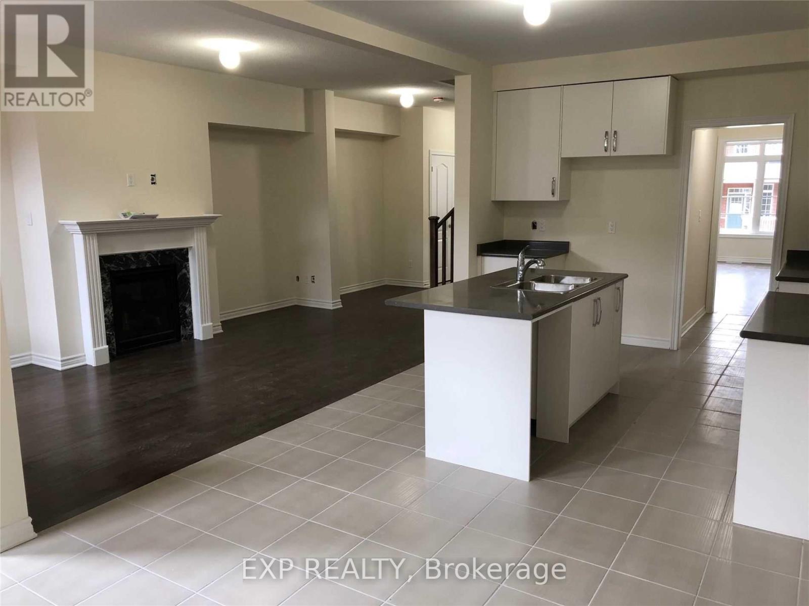 31 Walter Proctor Road, East Gwillimbury, Ontario  L9N 0P1 - Photo 5 - N12482534