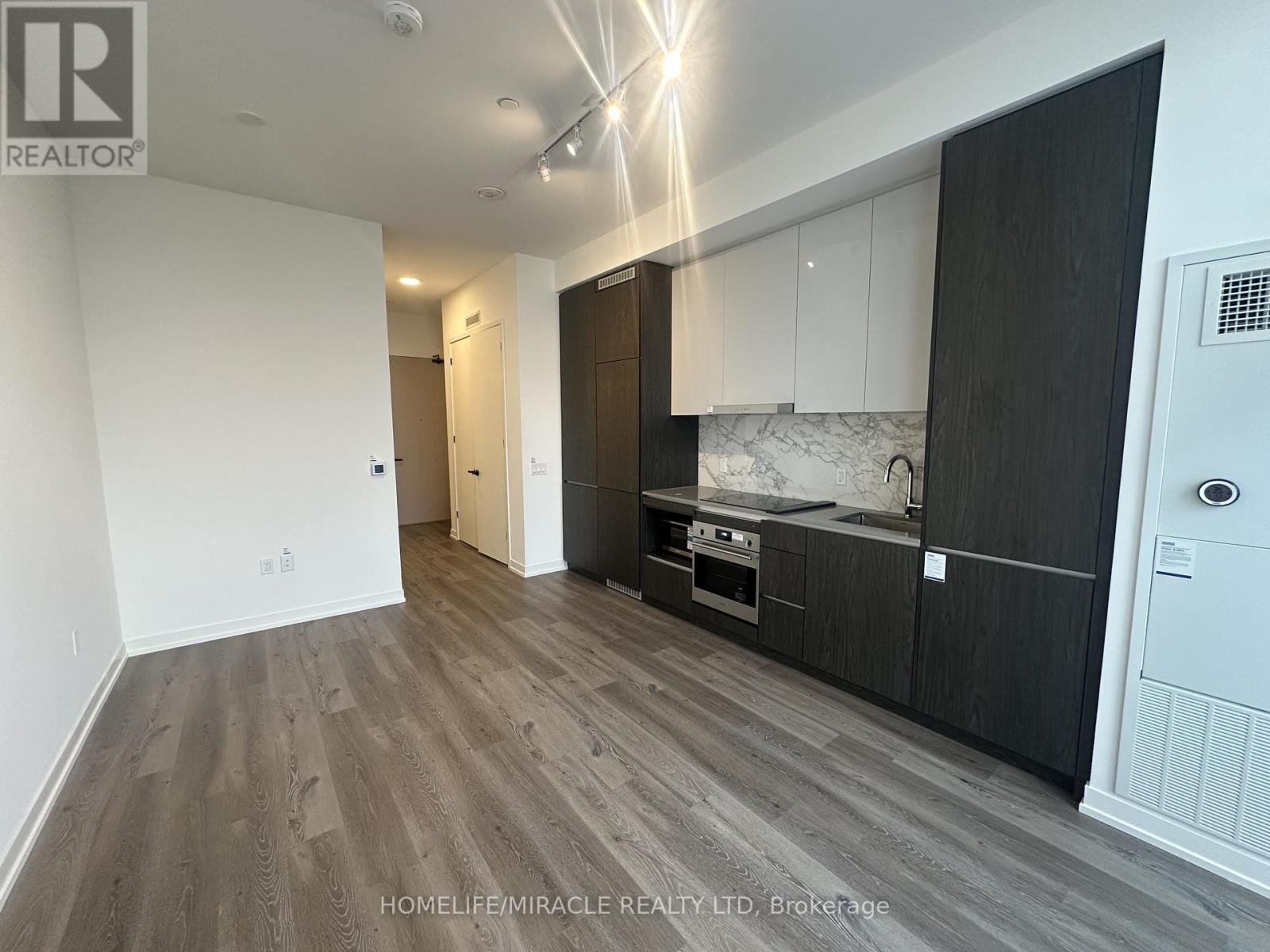 Ph105 - 28 Interchange Way, Vaughan, Ontario  L4K 0P8 - Photo 4 - N12482539