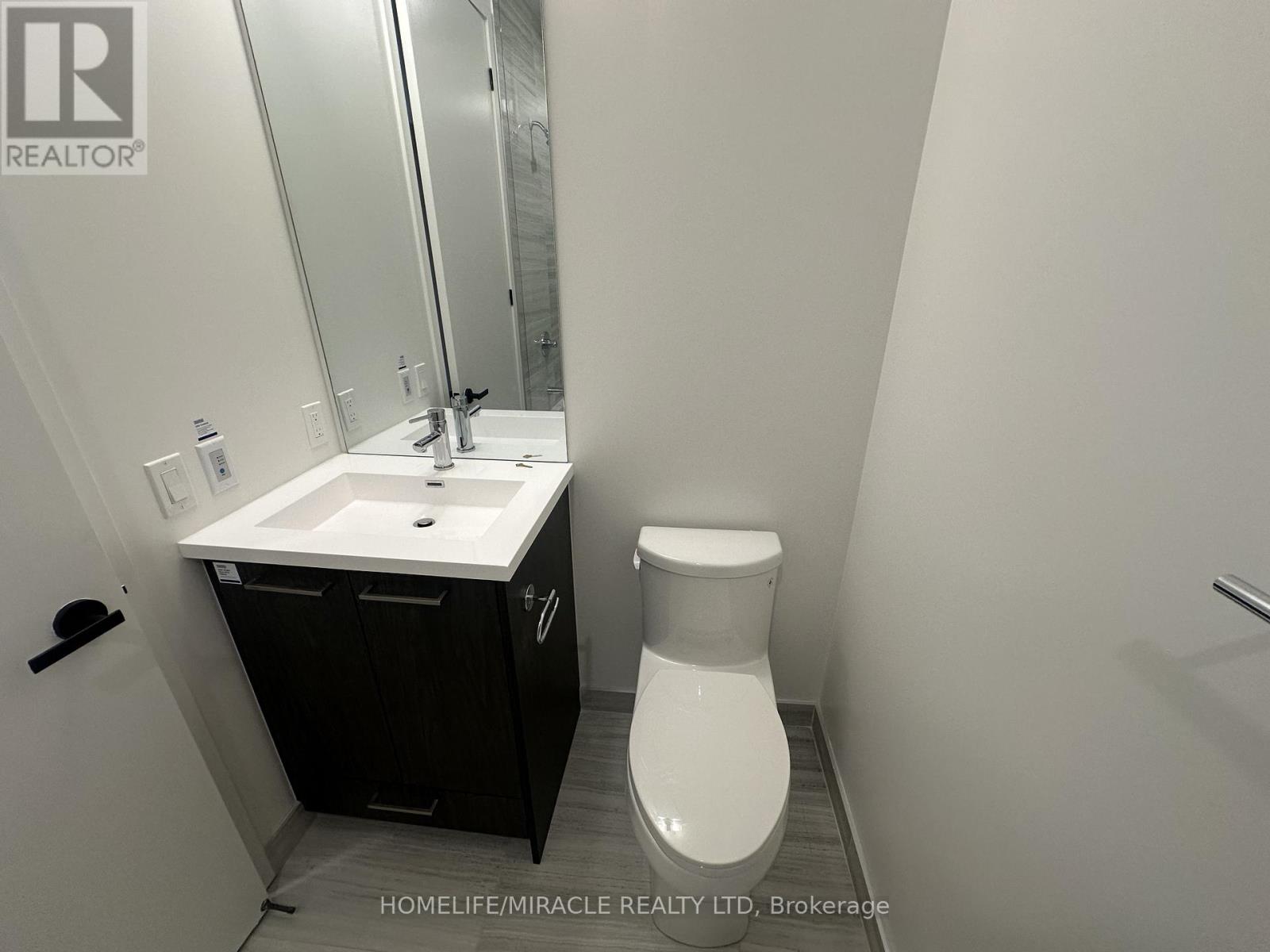 Ph105 - 28 Interchange Way, Vaughan, Ontario  L4K 0P8 - Photo 6 - N12482539