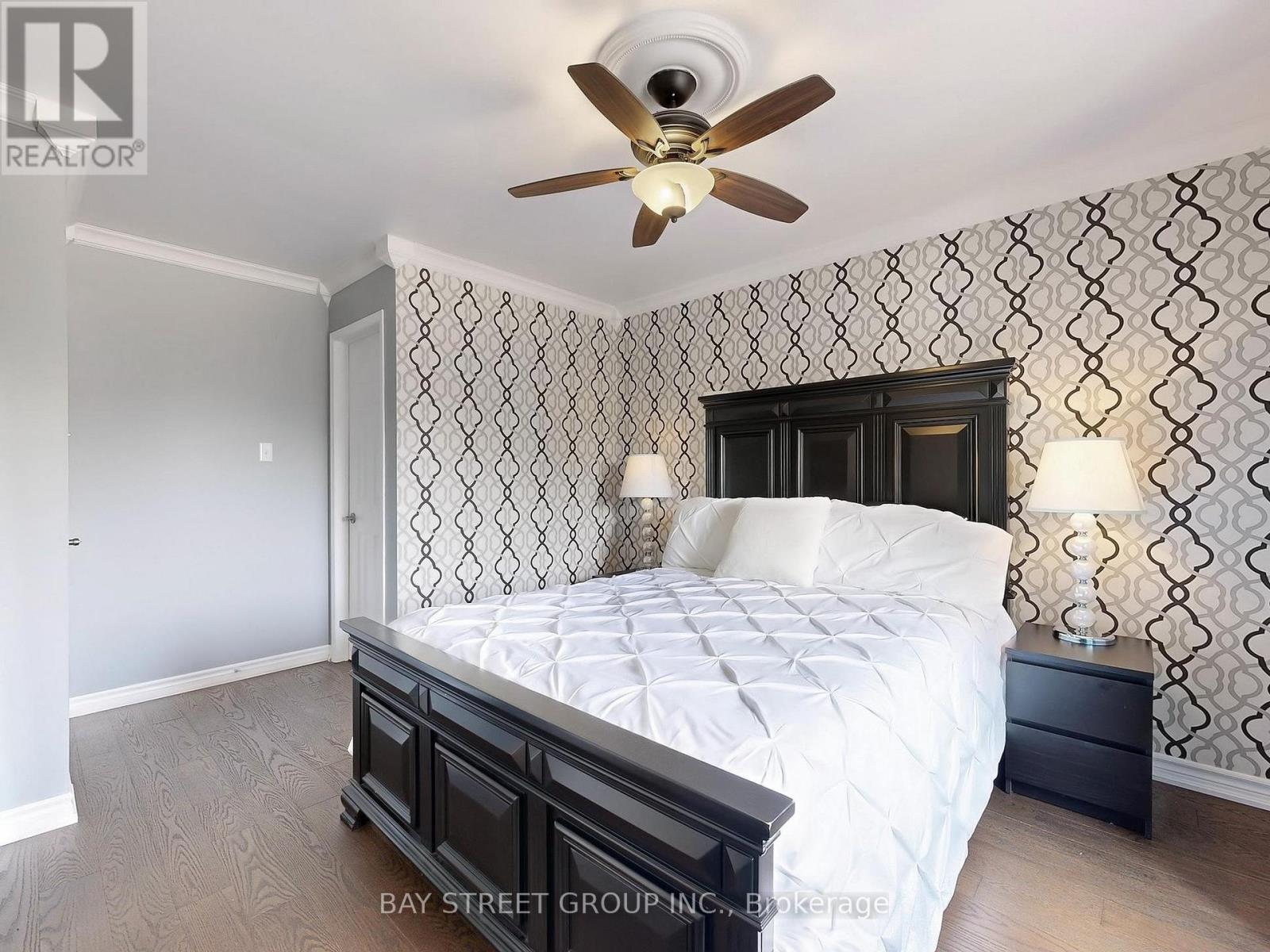 16 Bates Court, Barrie, Ontario  L4N 8L8 - Photo 24 - S12482538