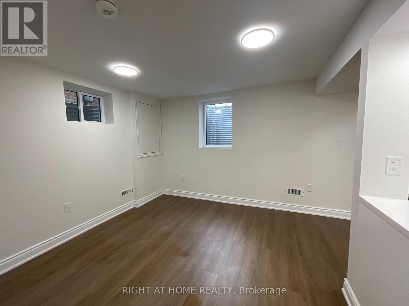 Lower Unit - 139 Riverview Street, Oakville, Ontario  L6L 5P6 - Photo 10 - W12482537