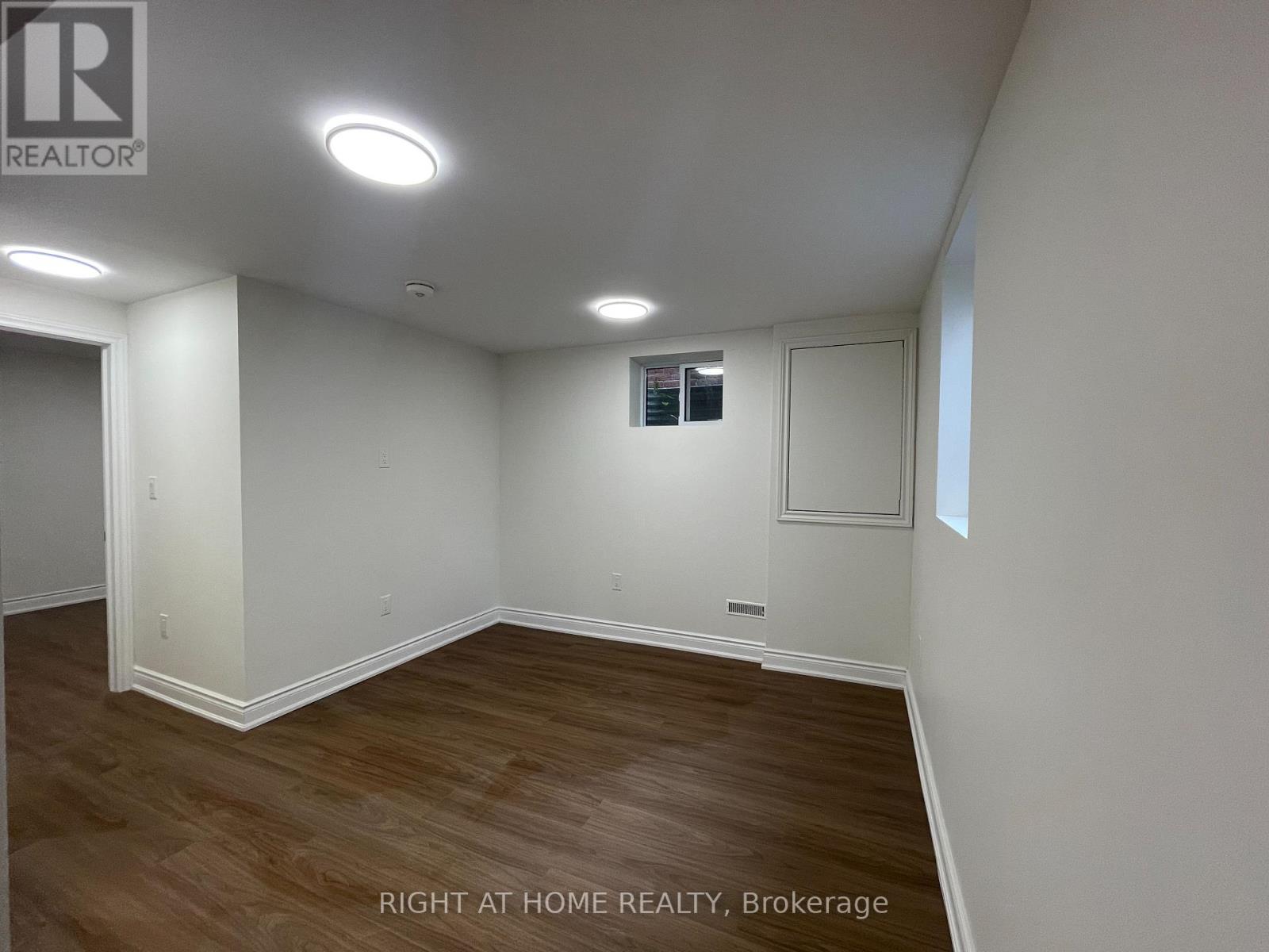 Lower Unit - 139 Riverview Street, Oakville, Ontario  L6L 5P6 - Photo 11 - W12482537