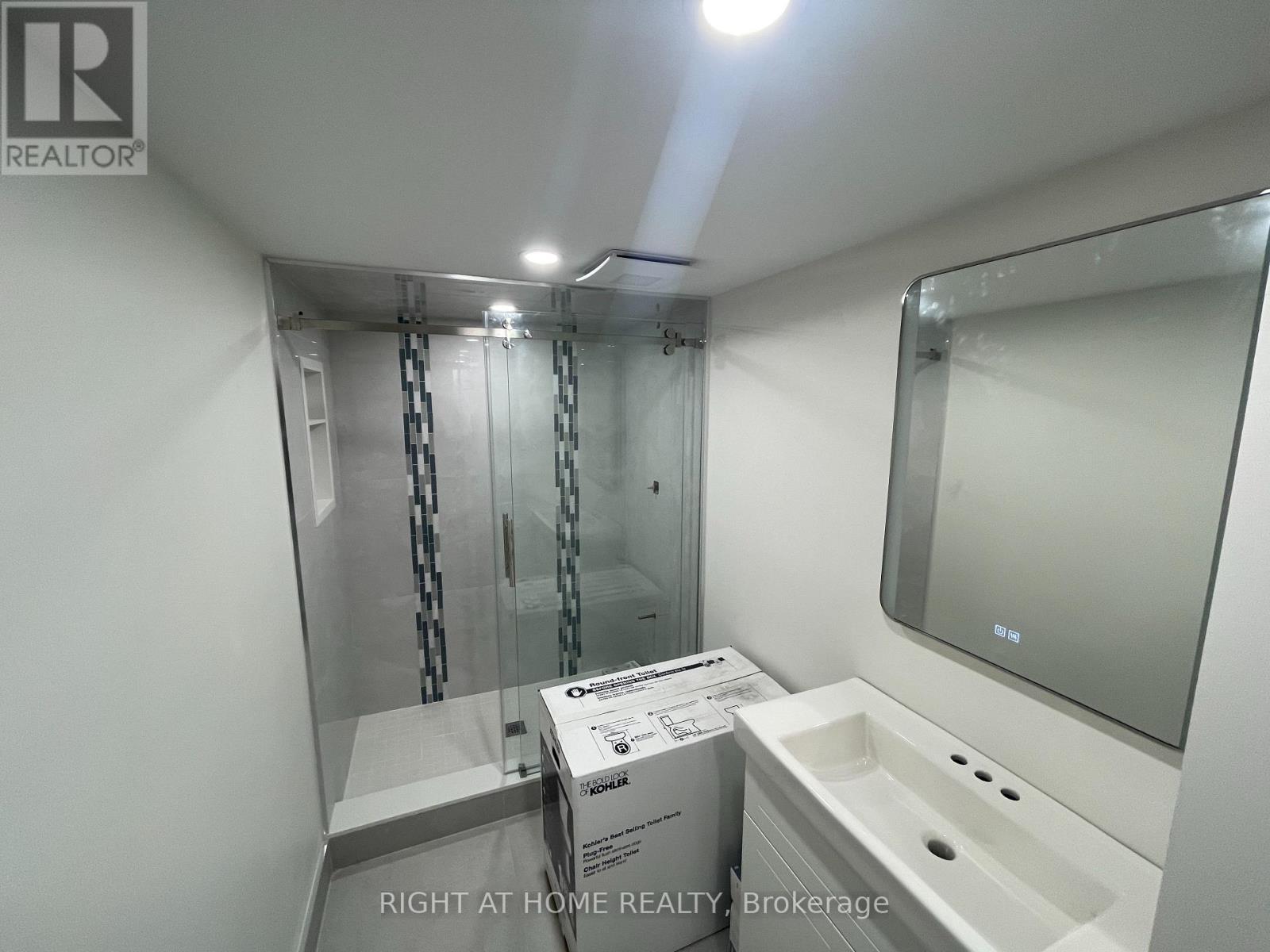 Lower Unit - 139 Riverview Street, Oakville, Ontario  L6L 5P6 - Photo 12 - W12482537