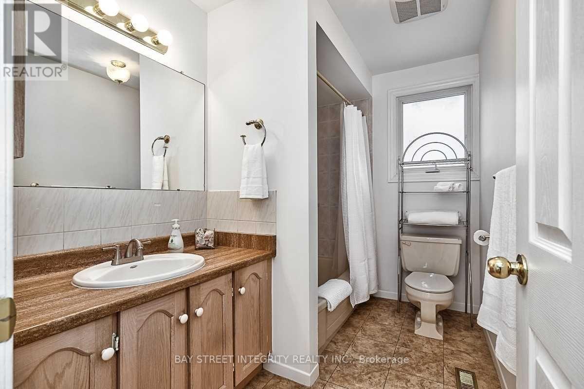 1261 Richards Crescent, Oakville, Ontario  L6H 1R5 - Photo 11 - W12482549
