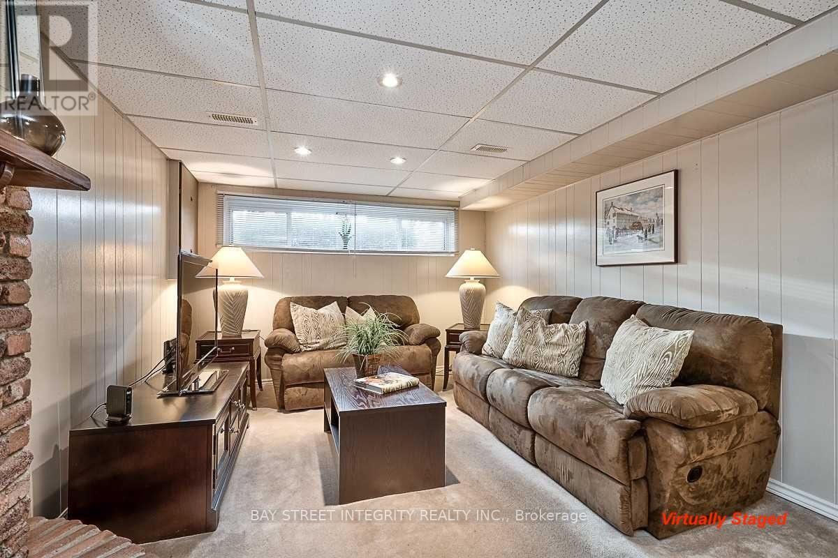 1261 Richards Crescent, Oakville, Ontario  L6H 1R5 - Photo 16 - W12482549