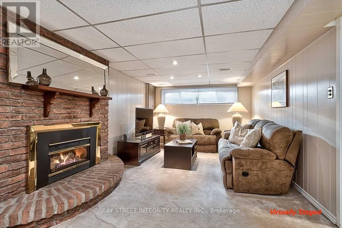 1261 Richards Crescent, Oakville, Ontario  L6H 1R5 - Photo 17 - W12482549
