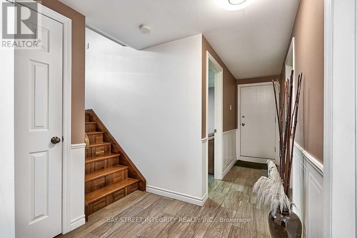 1261 Richards Crescent, Oakville, Ontario  L6H 1R5 - Photo 18 - W12482549