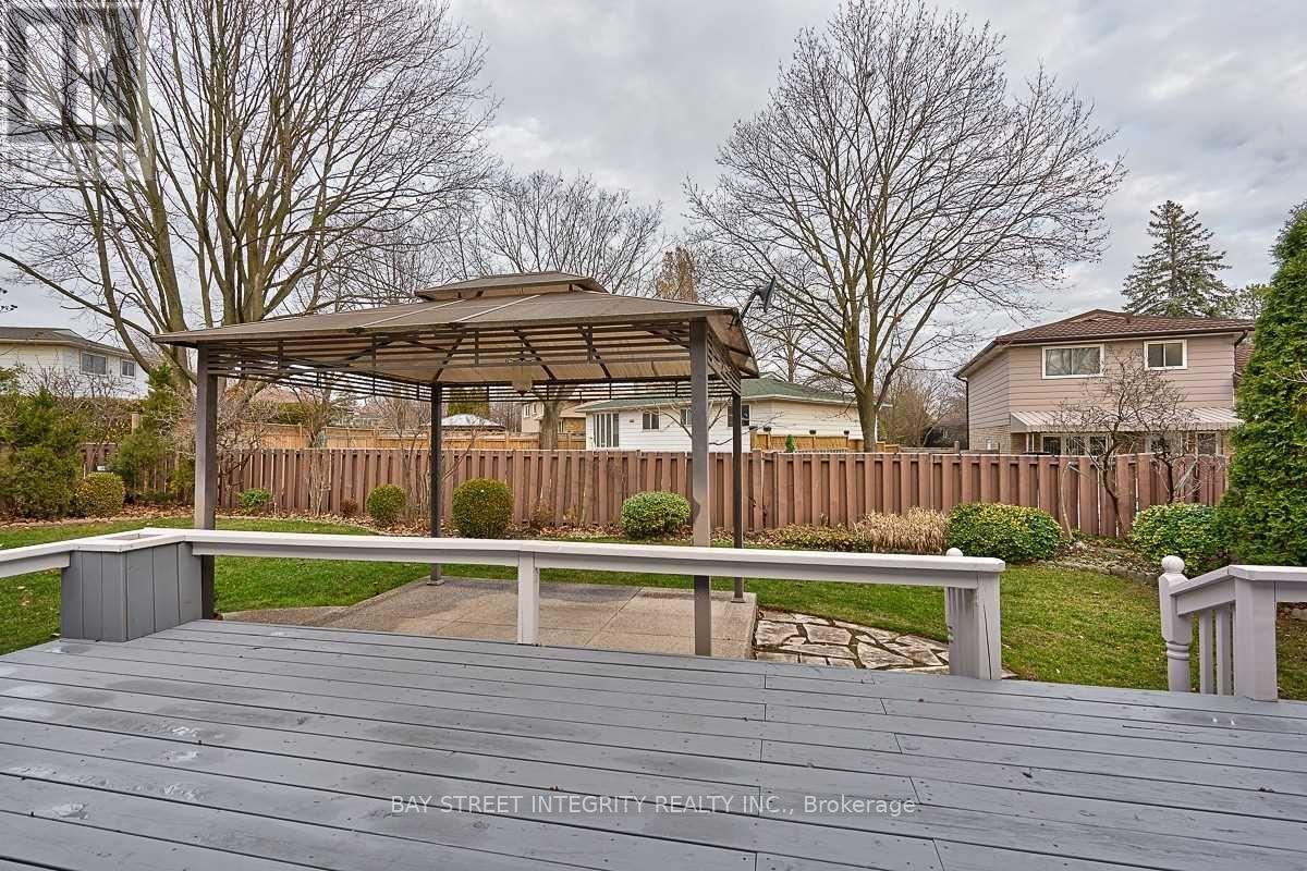 1261 Richards Crescent, Oakville, Ontario  L6H 1R5 - Photo 21 - W12482549