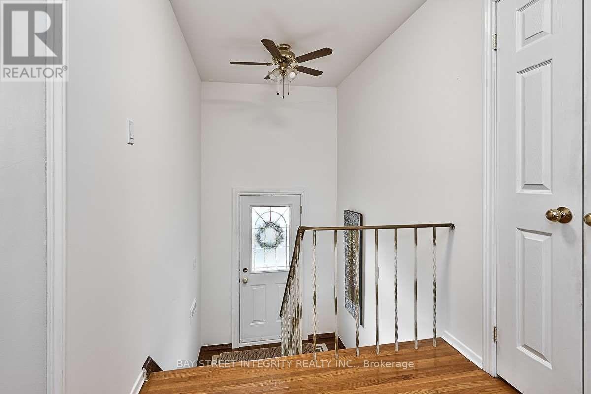 1261 Richards Crescent, Oakville, Ontario  L6H 1R5 - Photo 3 - W12482549