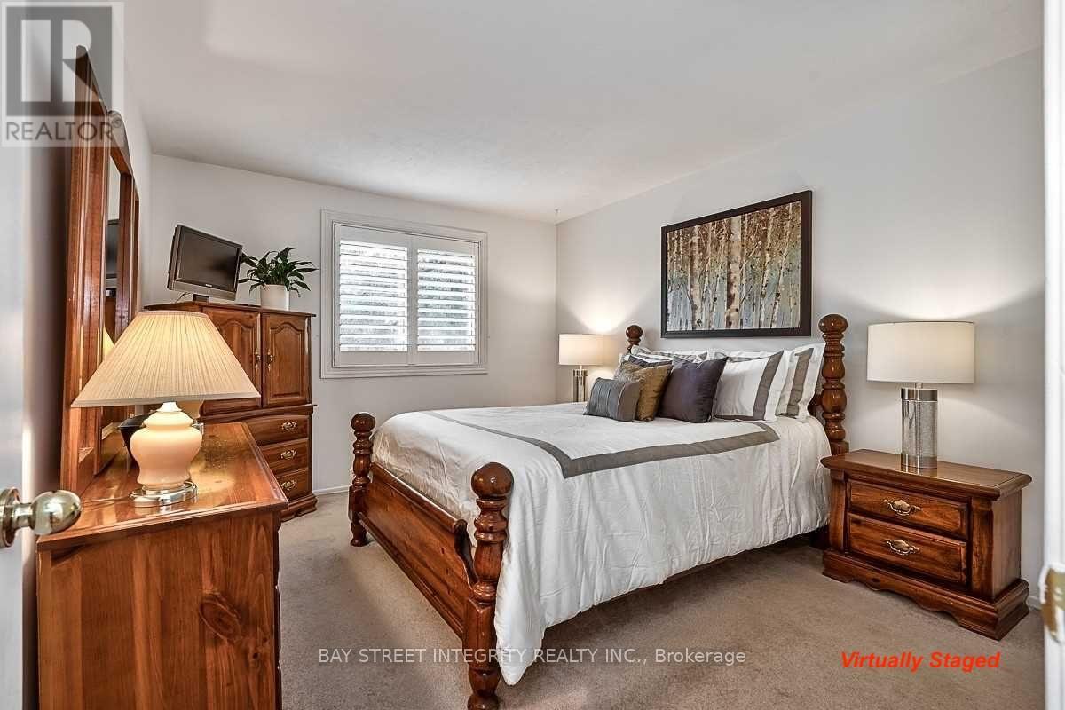 1261 Richards Crescent, Oakville, Ontario  L6H 1R5 - Photo 7 - W12482549