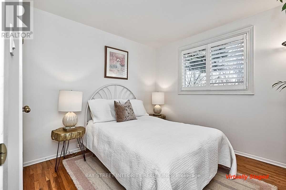 1261 Richards Crescent, Oakville, Ontario  L6H 1R5 - Photo 9 - W12482549