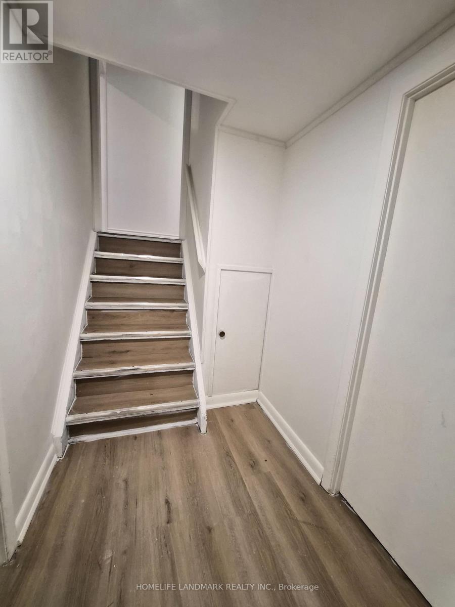 15 Nymark Avenue, Toronto, Ontario  M2J 2G8 - Photo 6 - C12482563