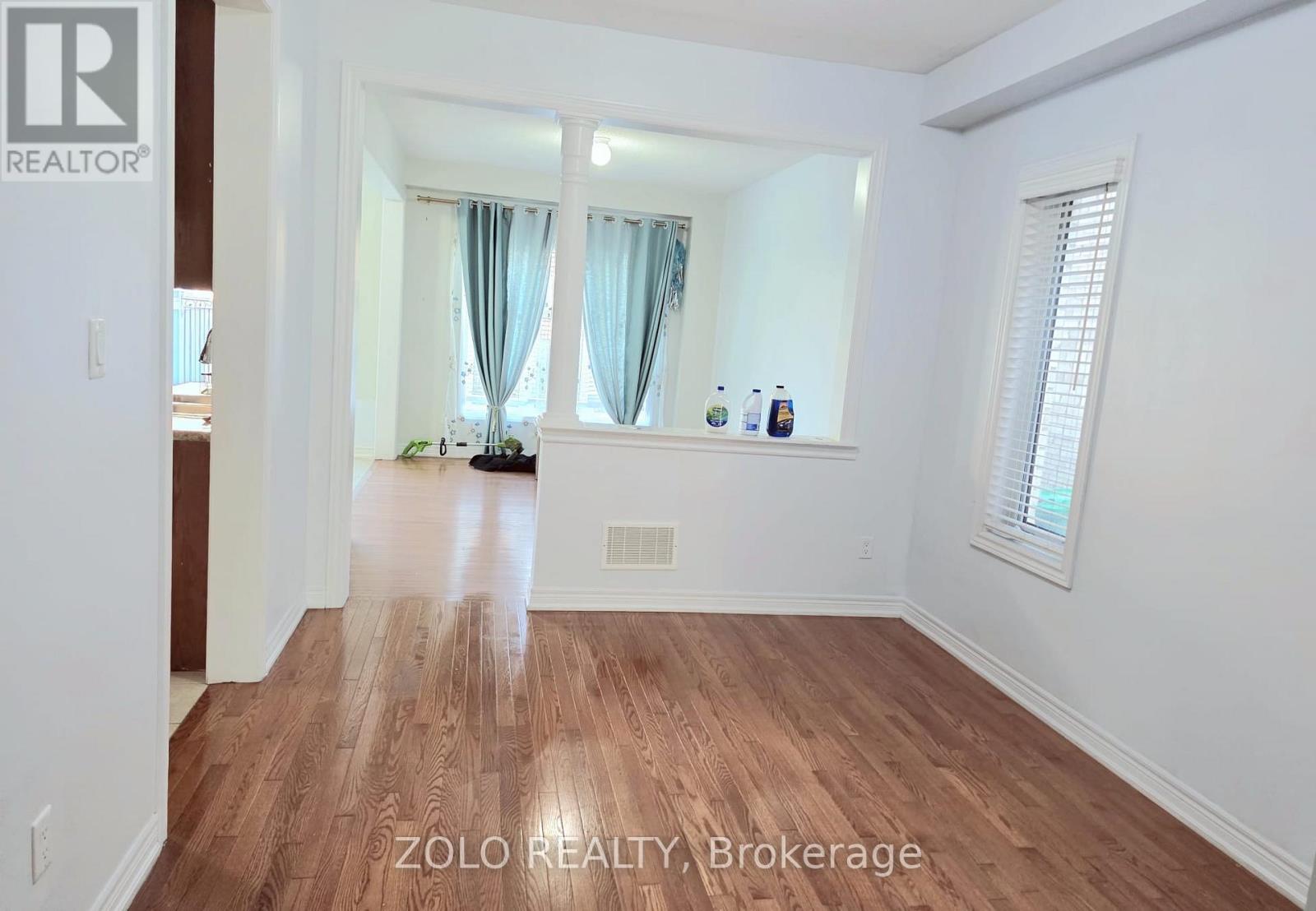 43 Yardley Crescent N, Brampton, Ontario  L6X 5L7 - Photo 4 - W12482562
