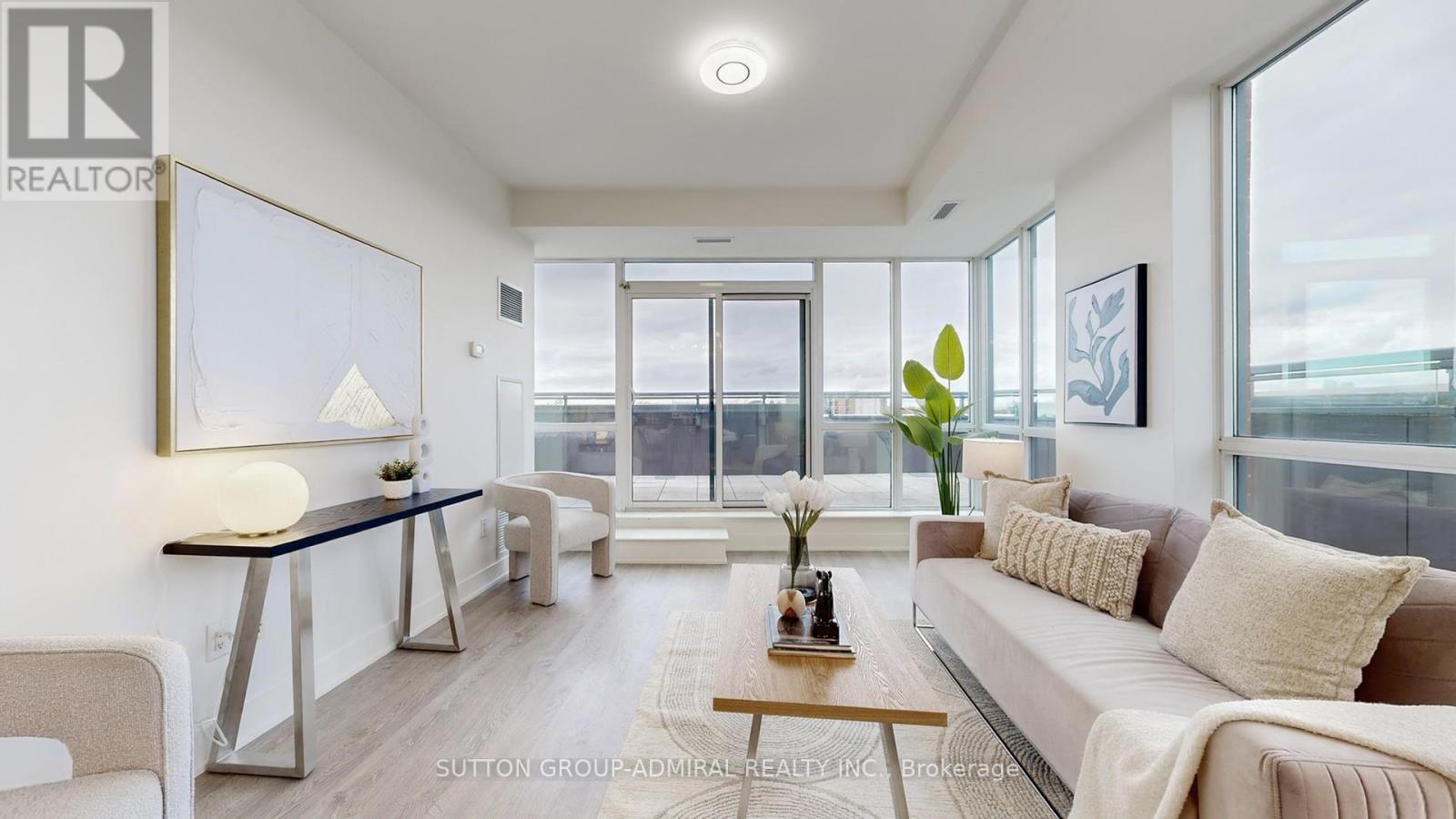 Ph11 - 7608 Yonge Street, Vaughan, Ontario  L4J 0J5 - Photo 2 - N12394731