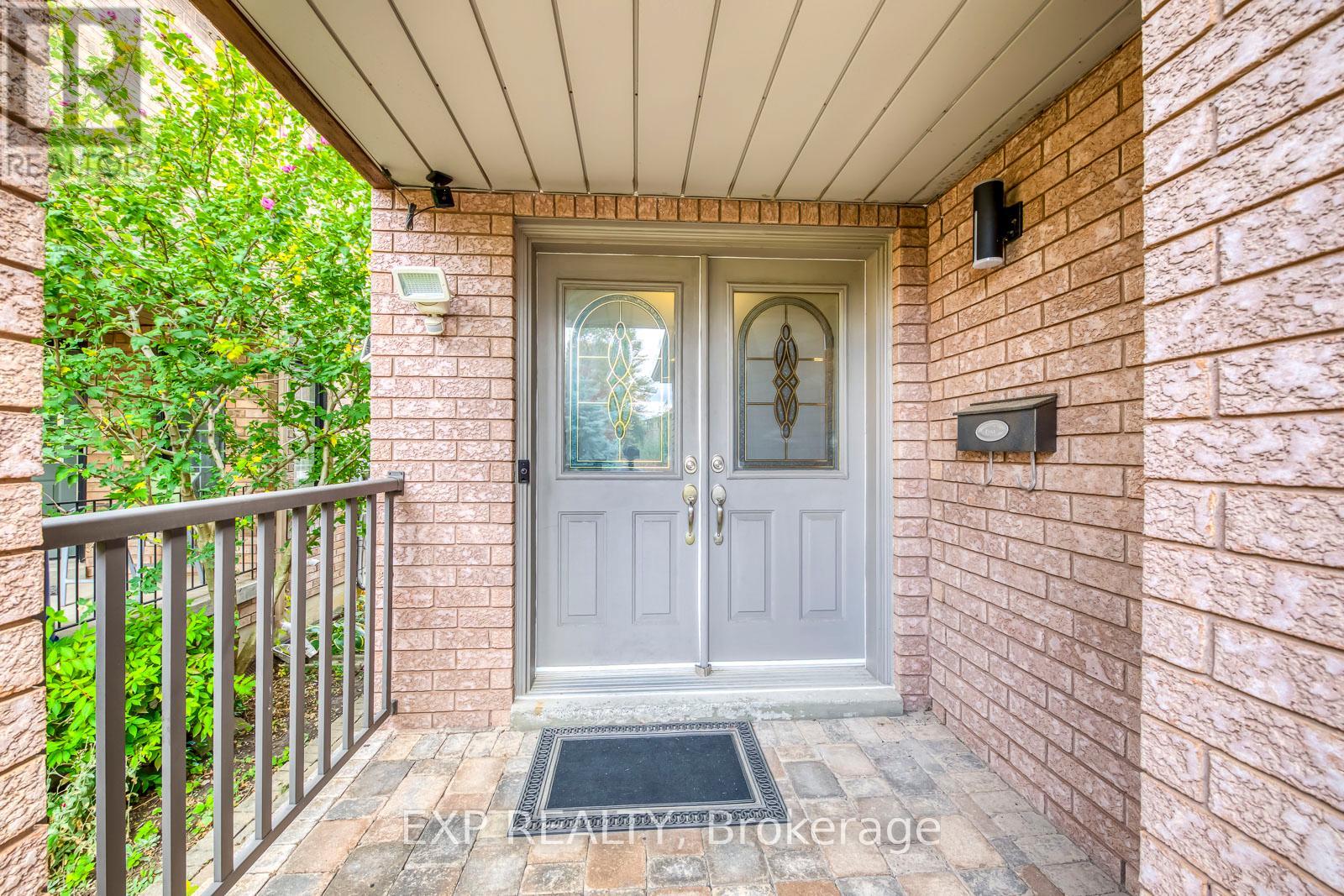 6657 Meteor Court, Mississauga, Ontario  L5N 7H9 - Photo 3 - W12482568