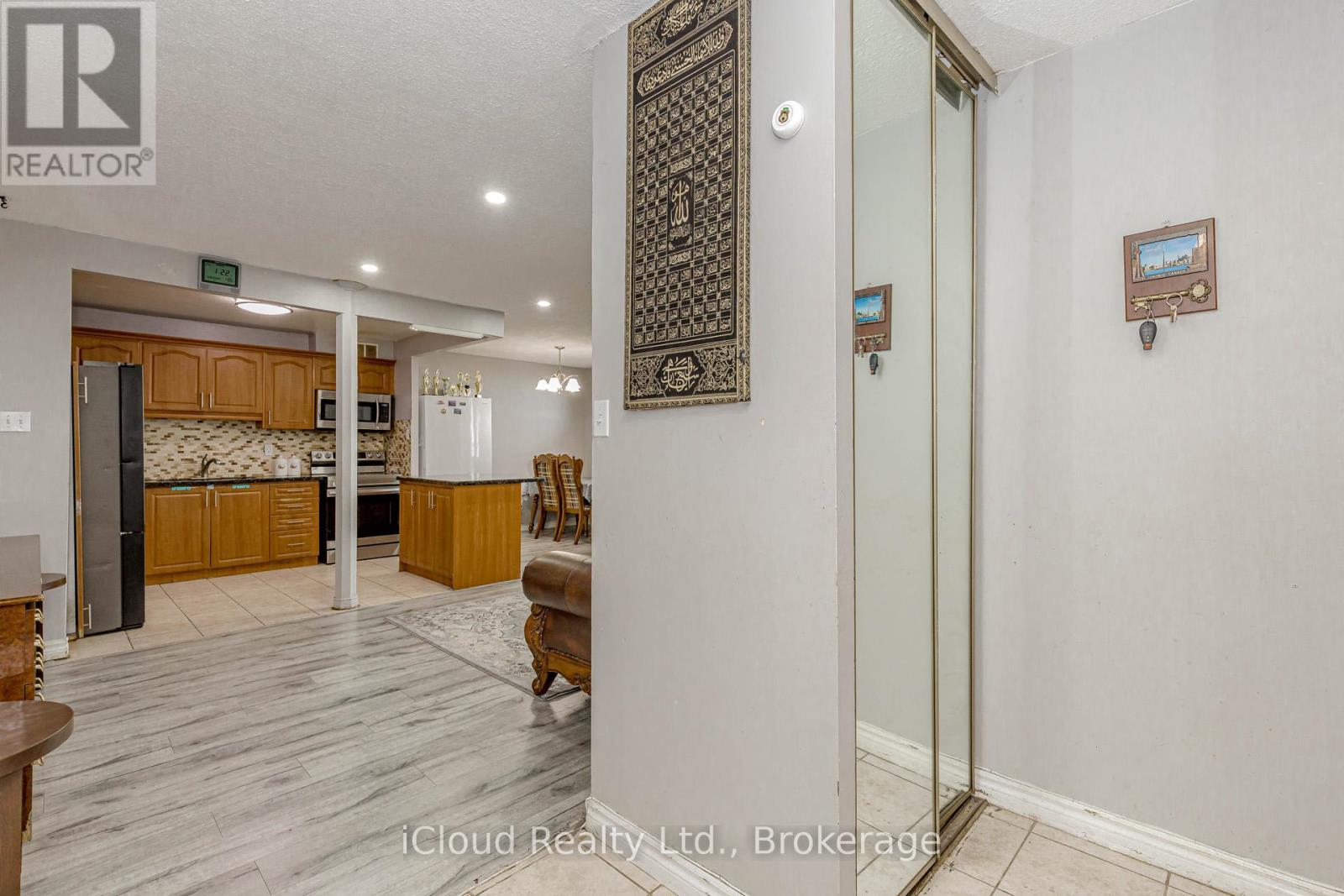 502 - 3577 Derry Road E, Mississauga, Ontario  L4T 1B3 - Photo 9 - W12482575