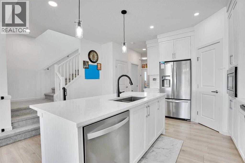 1517 Bayview Point Sw, Airdrie, Alberta  T4B 5K1 - Photo 7 - A2266938