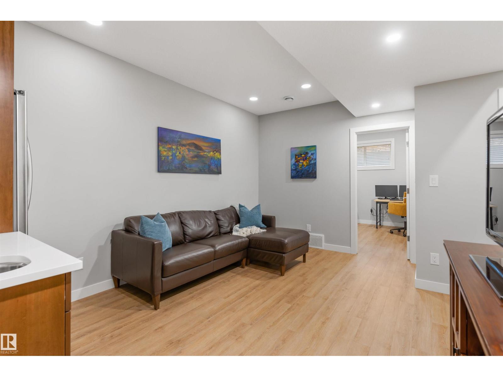 9524 75 Av Nw, Edmonton, Alberta  T6E 1H4 - Photo 32 - E4463563