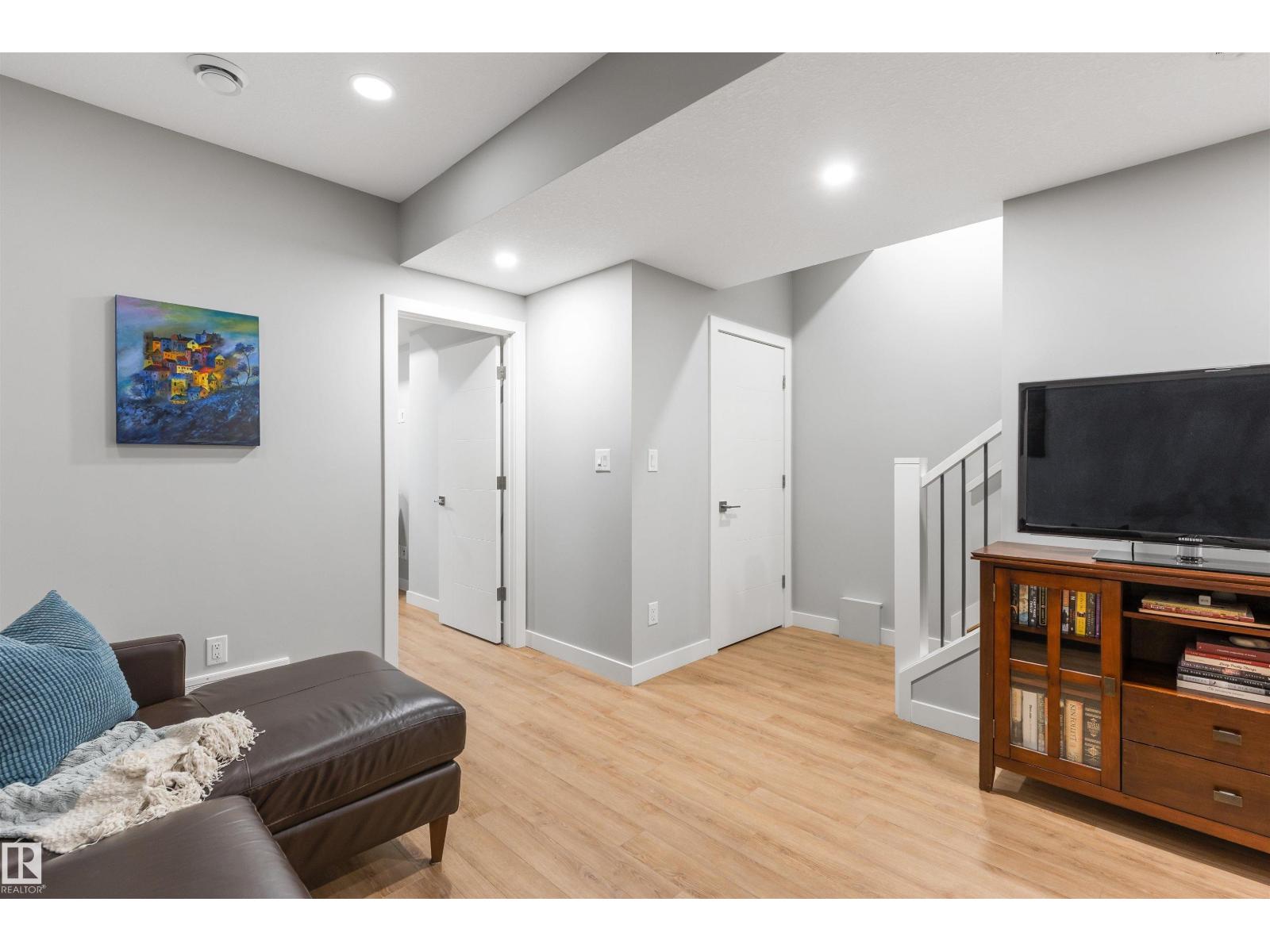 9524 75 Av Nw, Edmonton, Alberta  T6E 1H4 - Photo 33 - E4463563