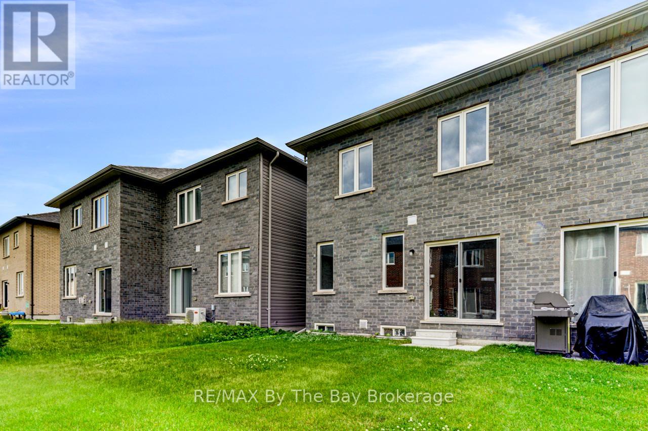 25 Lisa Street, Wasaga Beach, Ontario  L9Z 1J9 - Photo 29 - S12427974