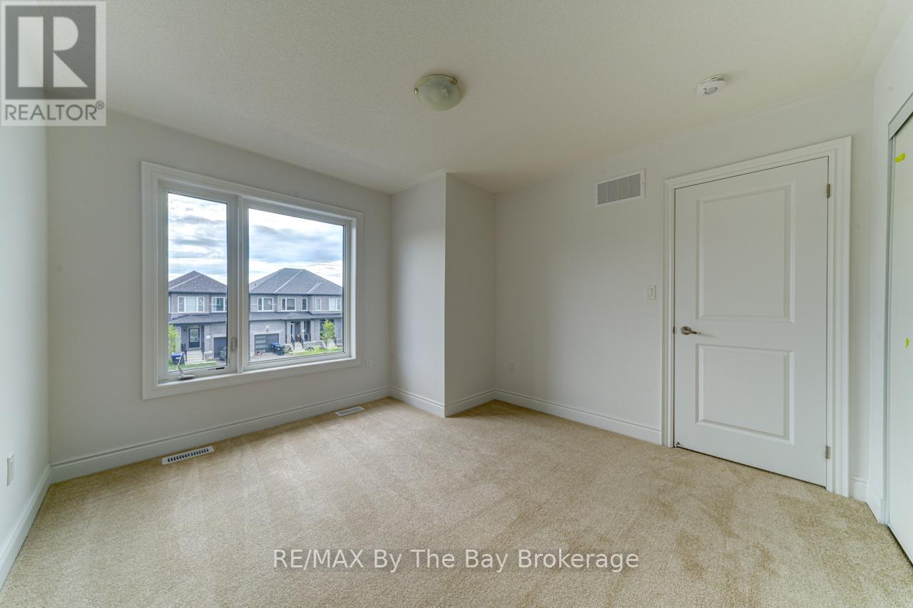 25 Lisa Street, Wasaga Beach, Ontario  L9Z 1J9 - Photo 26 - S12427974