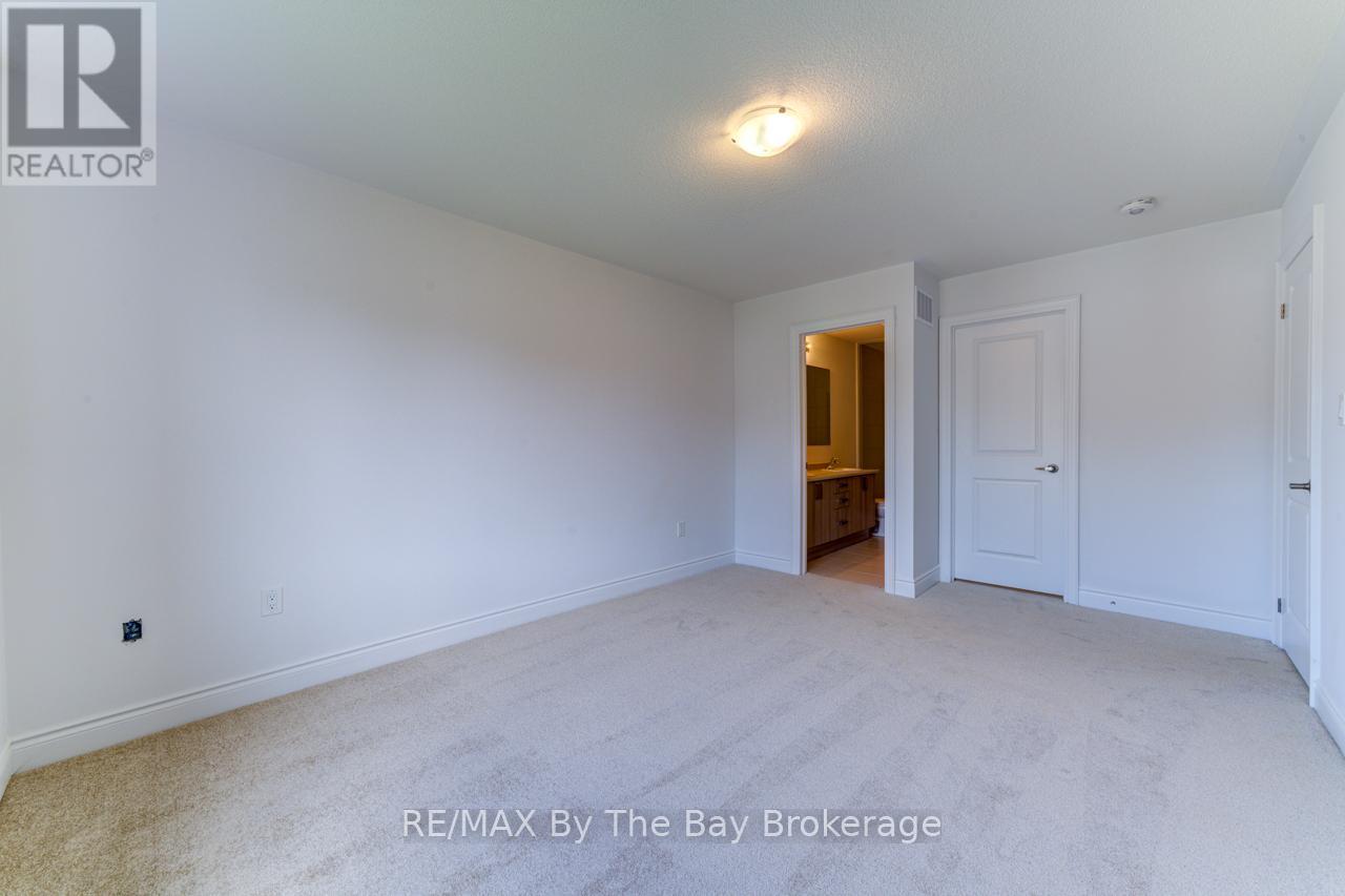 25 Lisa Street, Wasaga Beach, Ontario  L9Z 1J9 - Photo 22 - S12427974