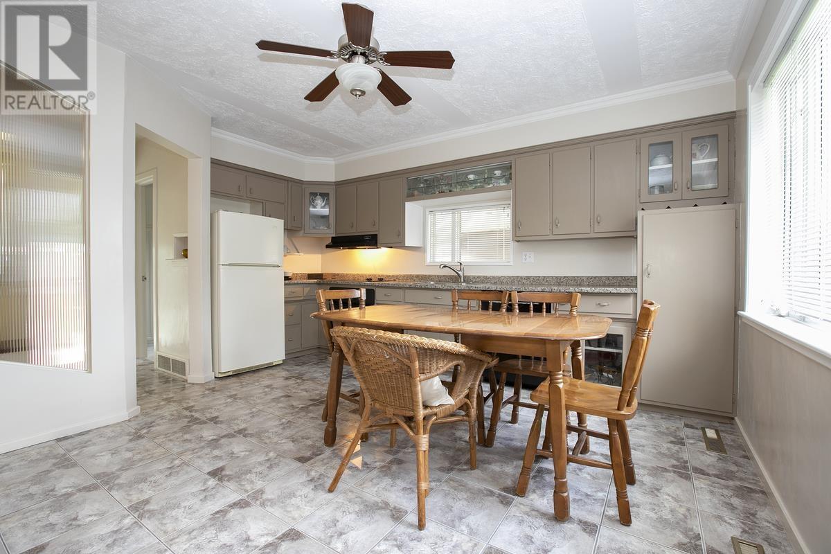 1377 Queen St E, Sault Ste. Marie, Ontario  P6A 2G1 - Photo 13 - SM252968