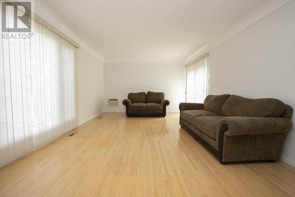 1377 Queen St E, Sault Ste. Marie, Ontario  P6A 2G1 - Photo 18 - SM252968