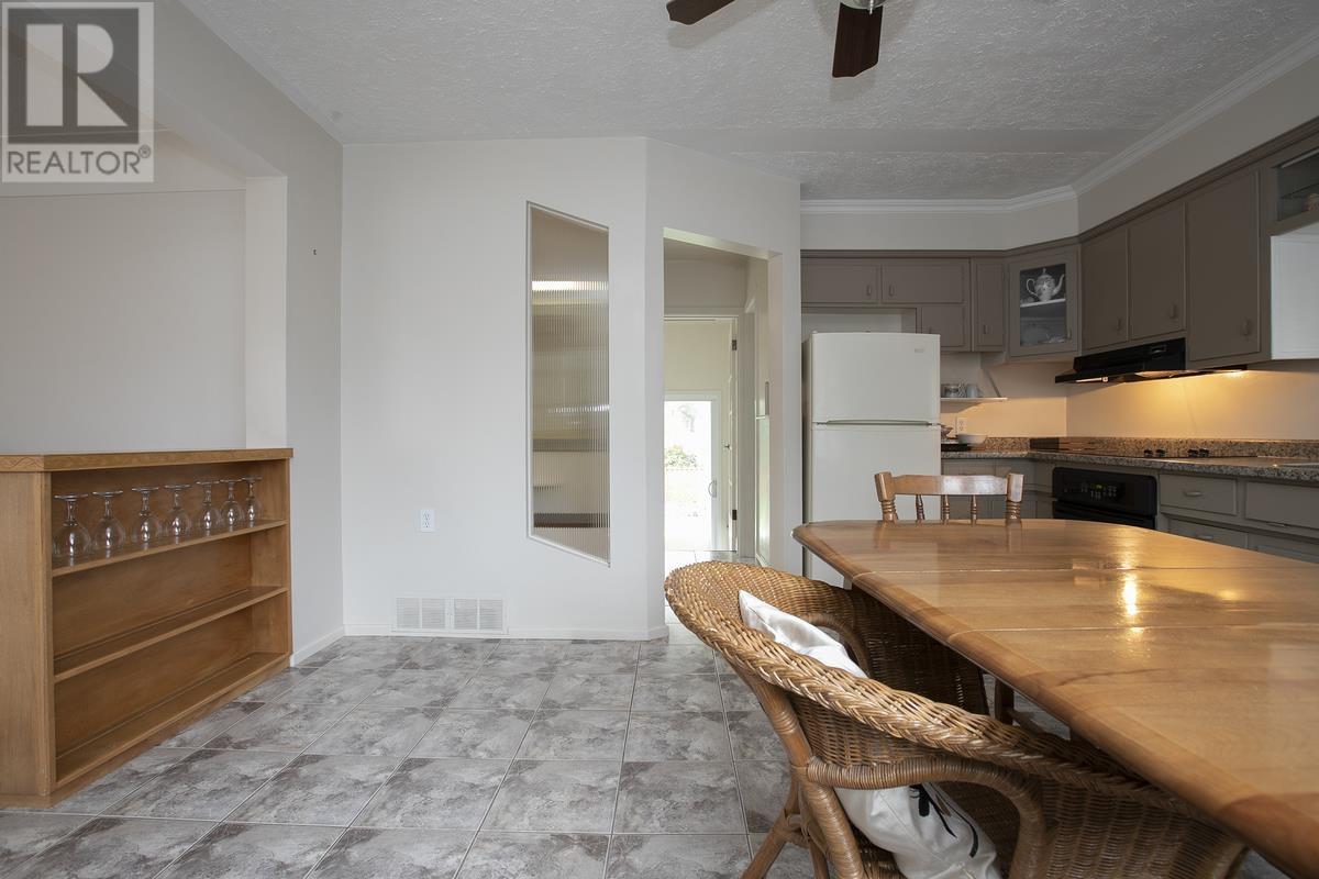 1377 Queen St E, Sault Ste. Marie, Ontario  P6A 2G1 - Photo 14 - SM252968