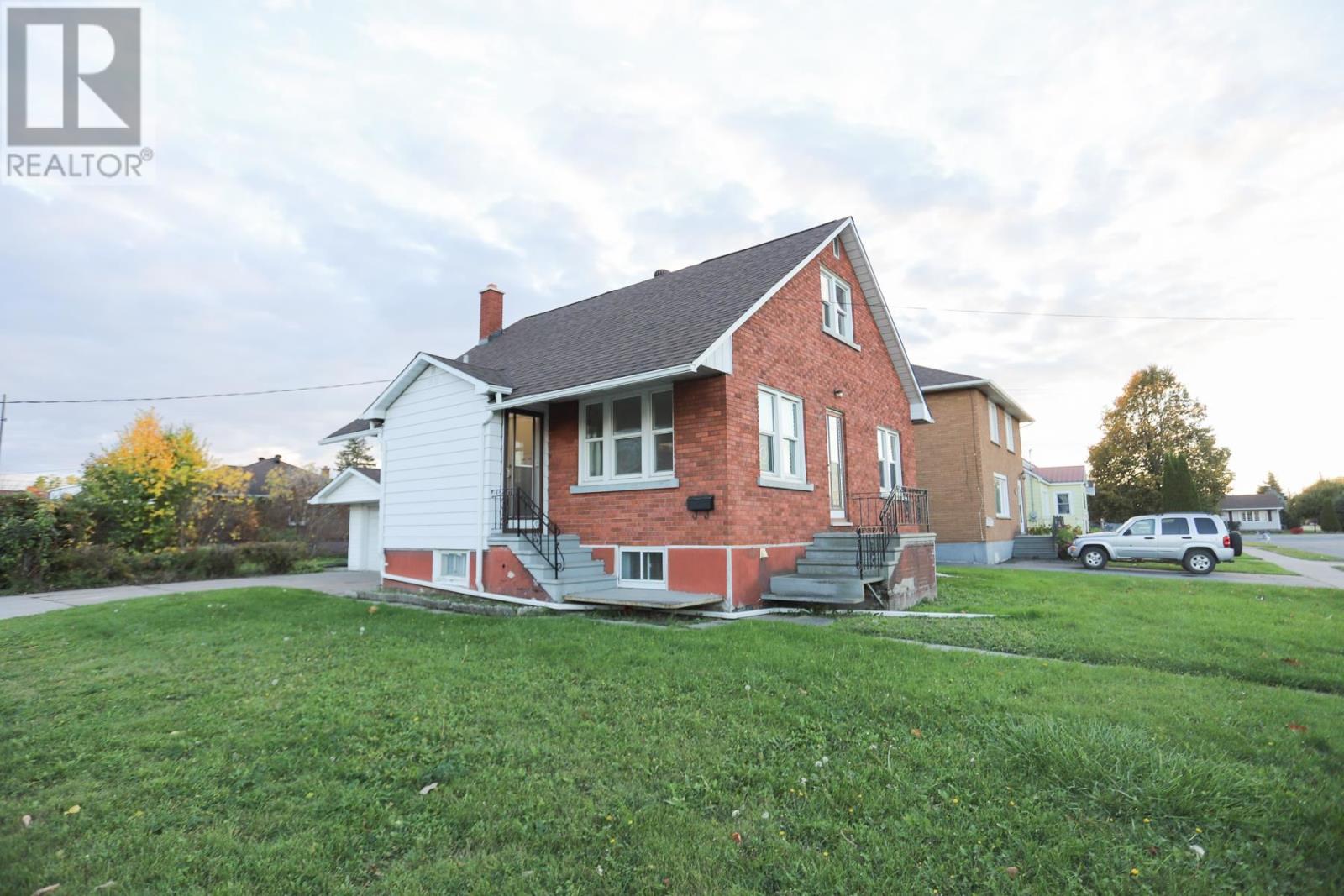 175 Henrietta Ave, Sault Ste. Marie, Ontario  P6C 2A2 - Photo 1 - SM253045